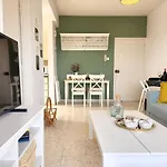 Апартаменти Capri Sea View One Bedroom Ларнака