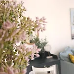 Апартаменти Capri Sea View One Bedroom *